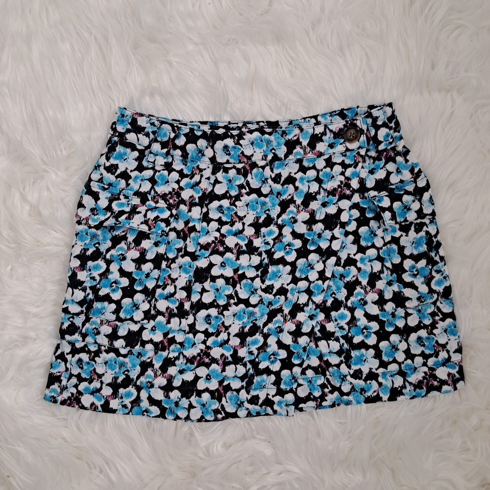 Chic Floral Mini Skirt in Blue and Black